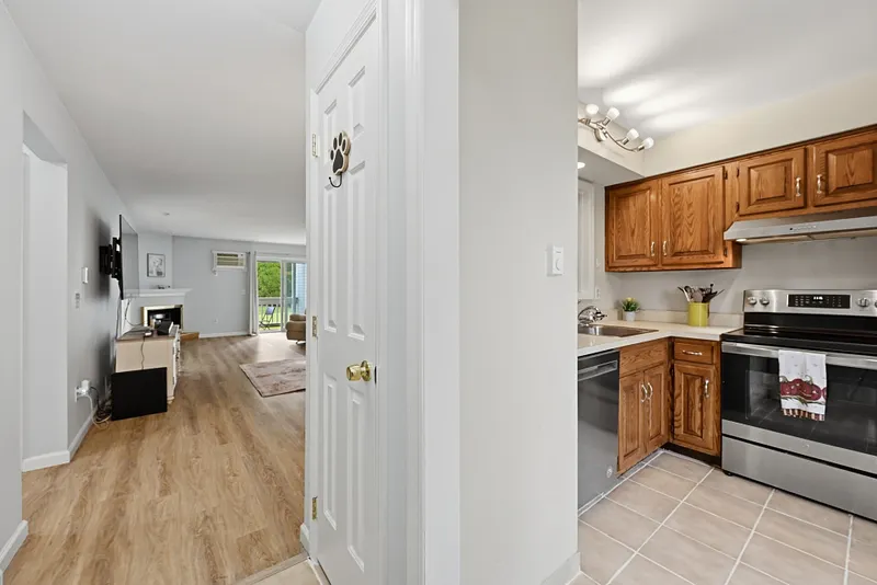 55 Mill Plain Road  #32-1 Photo 7