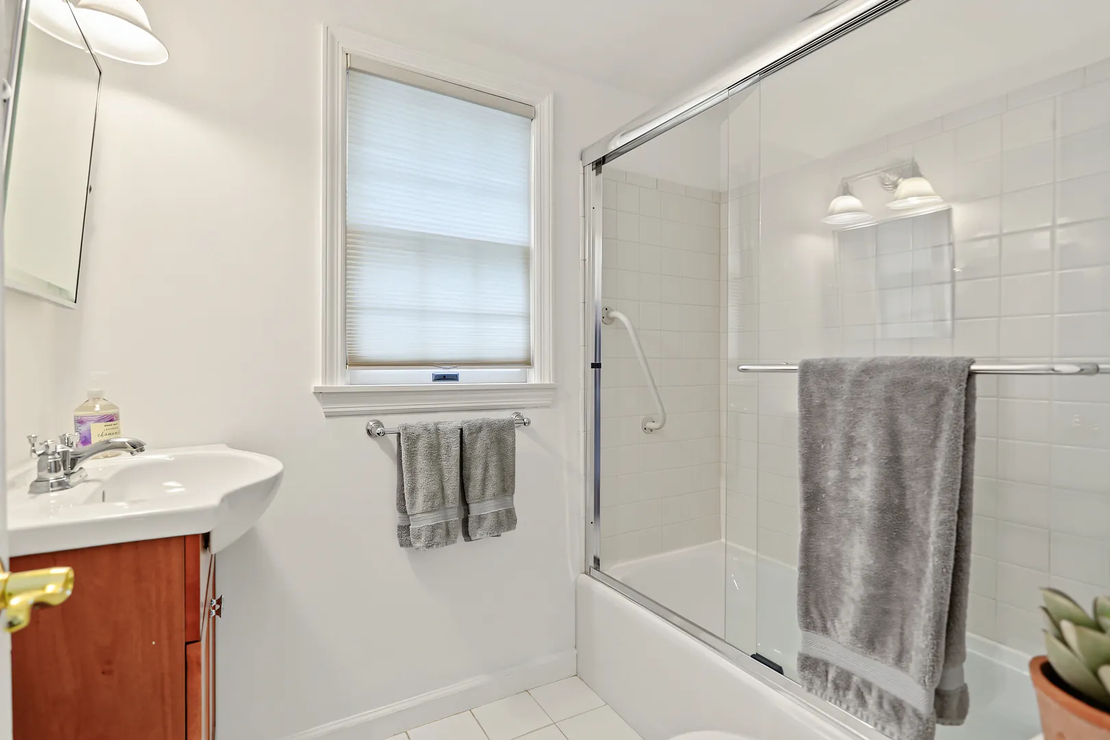 2 Evergreen Avenue Photo 16