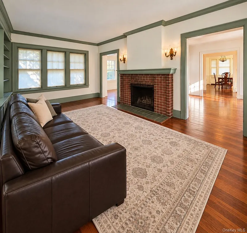219 White Plains Road Photo 5