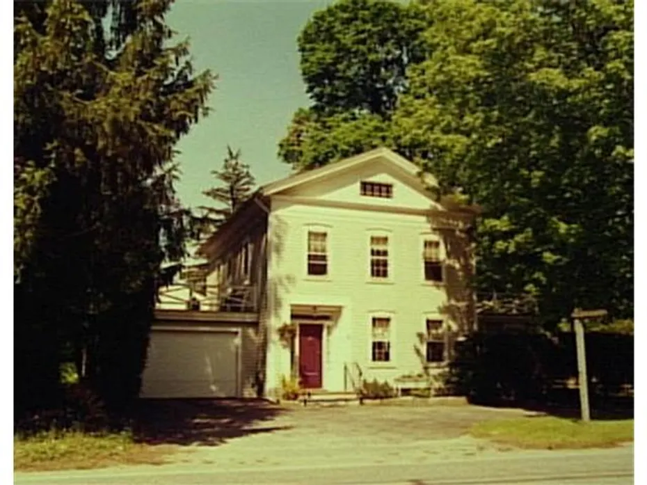 9 Maple Street Photo 1