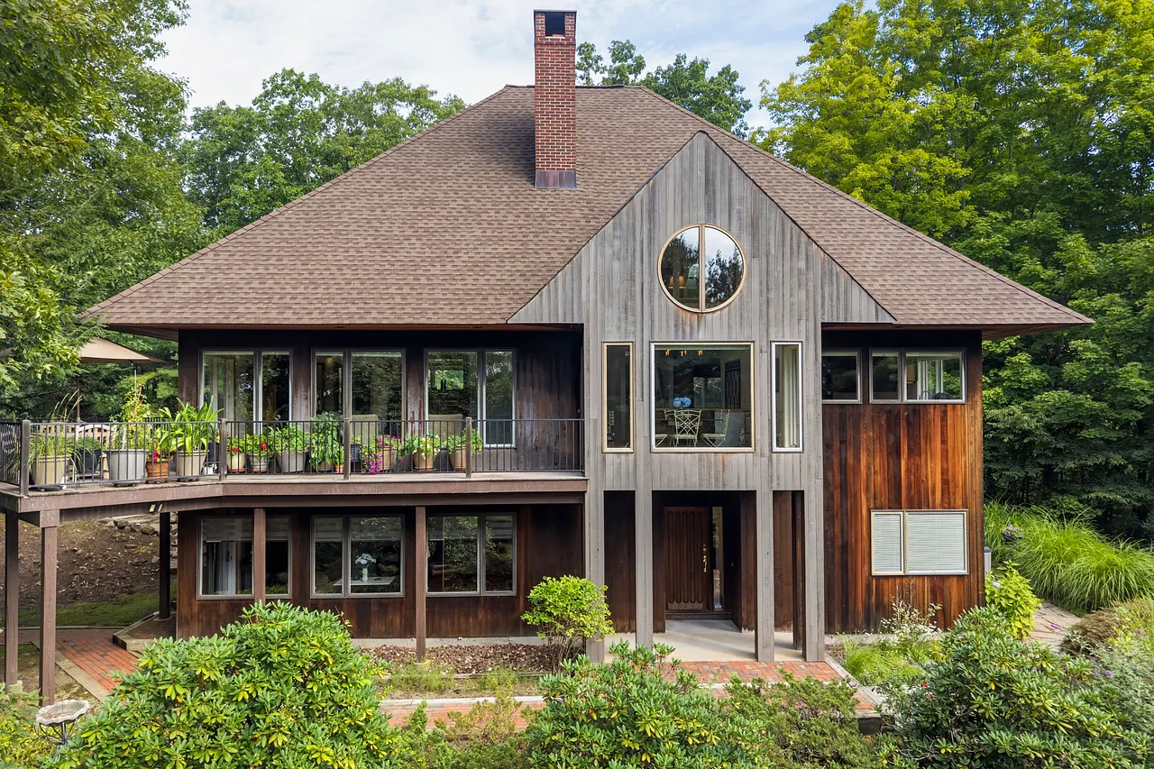 Architecturally stunning and solidly built Zen retreat