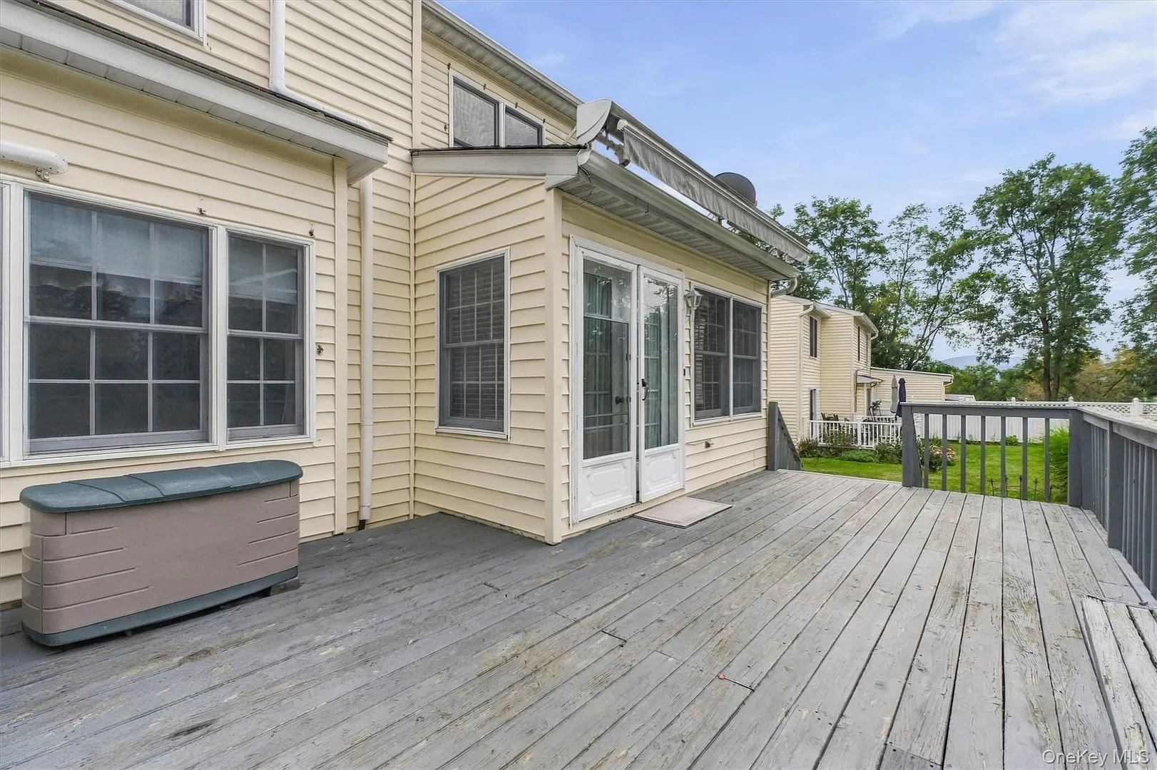 1069 Wolcott Avenue Photo 34