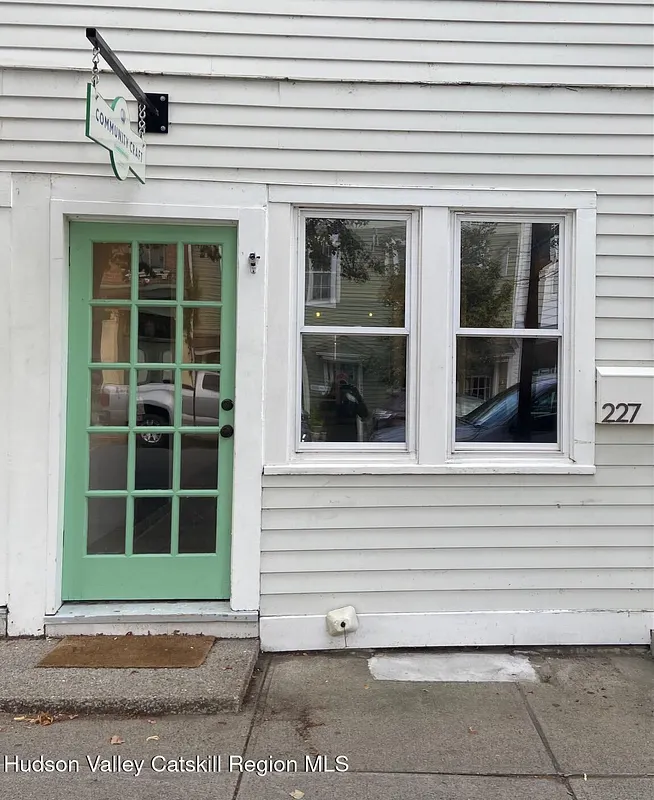 227 Warren Street Photo 4
