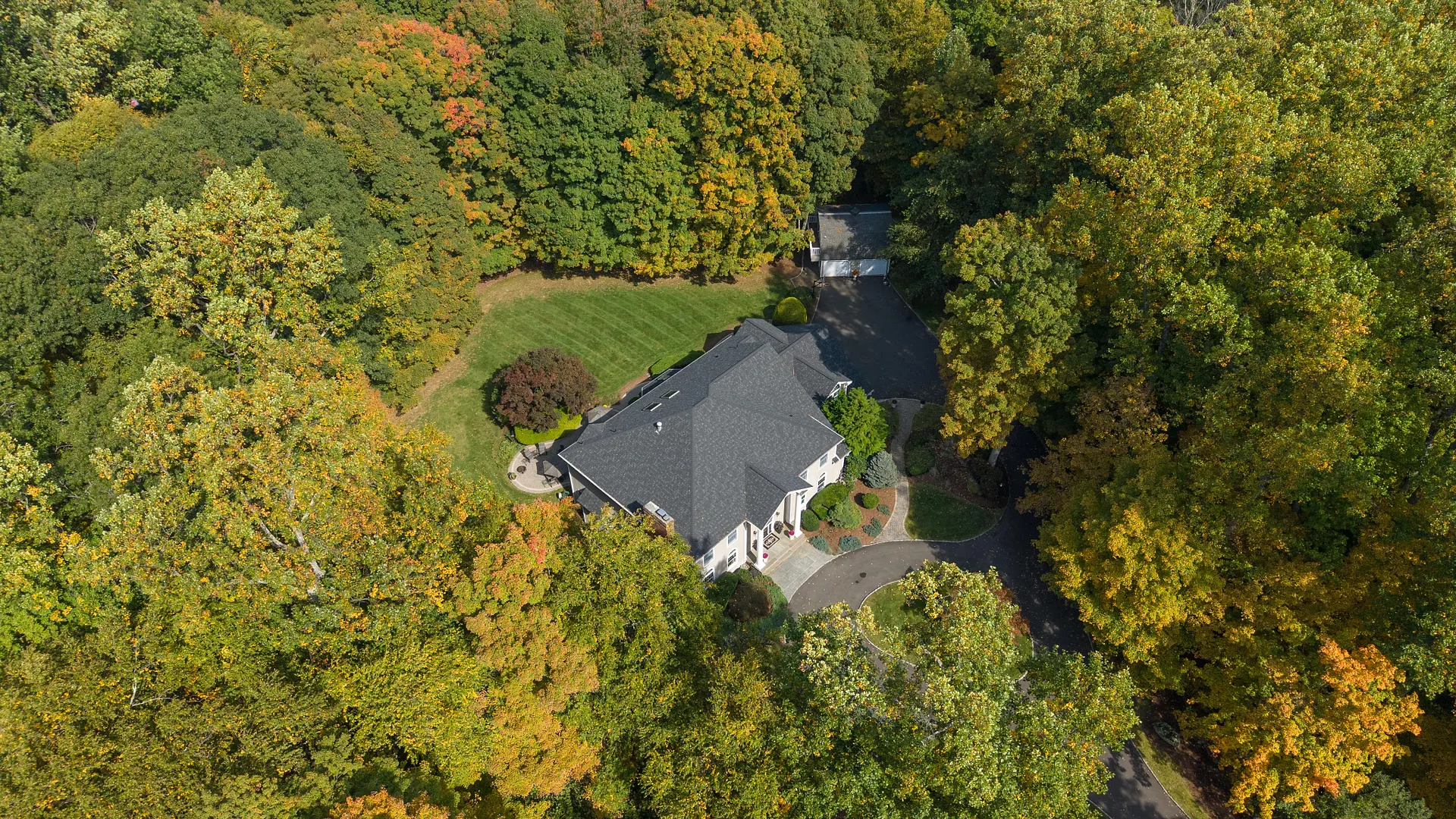 10 Taunton Hill Road Photo 2
