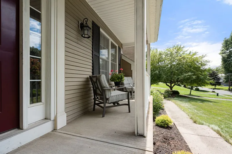 75 Hillcrest Circle Photo 4