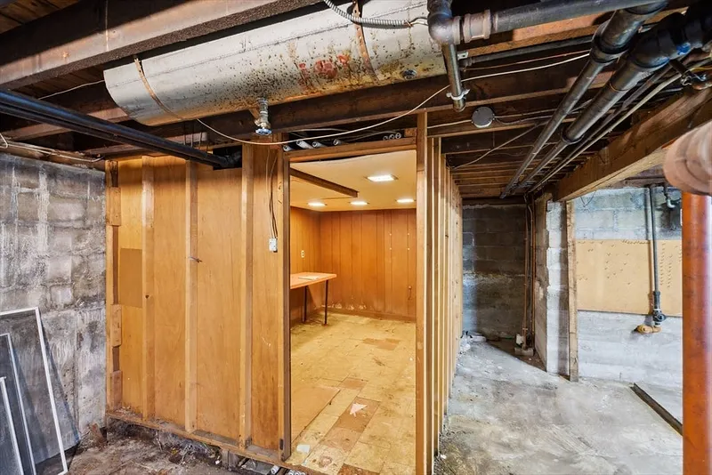 64 Bates Ave Photo 21