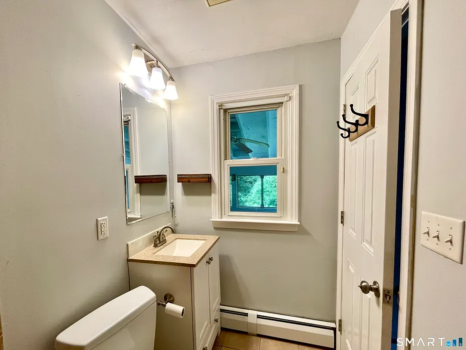 35 Woodmont Road Photo 19