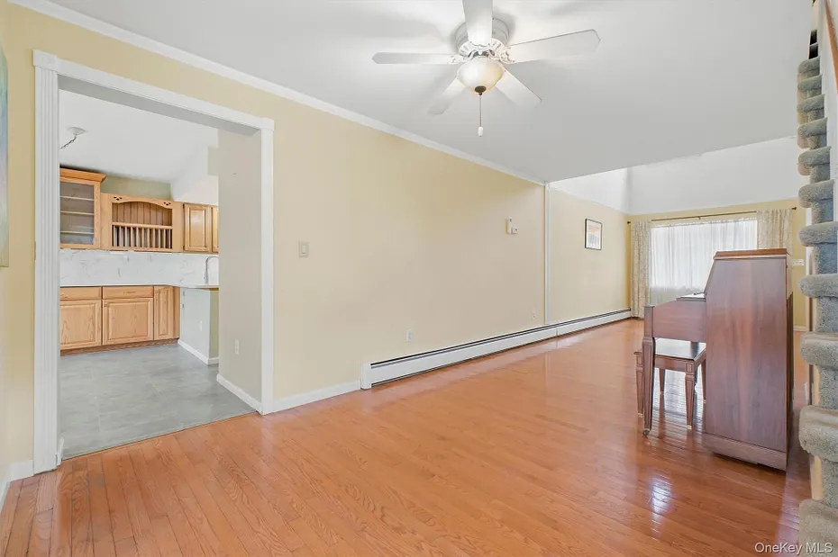 1069 Wolcott Avenue Photo 9