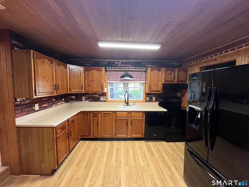 303 Somers Road Photo 10