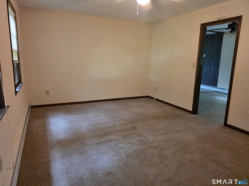 8 Squire Lane Photo 22
