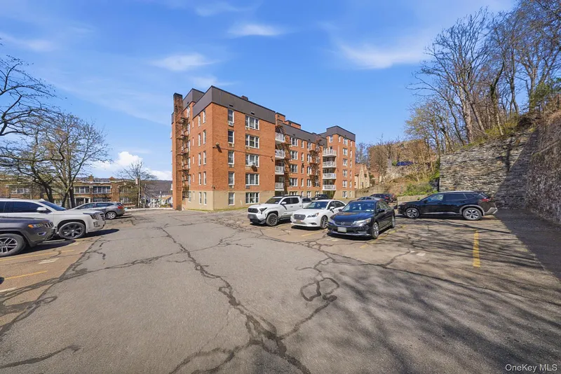 250 N Broadway  #5B Photo 32