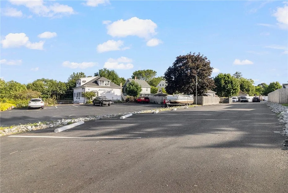 681 Providence Street Photo 7