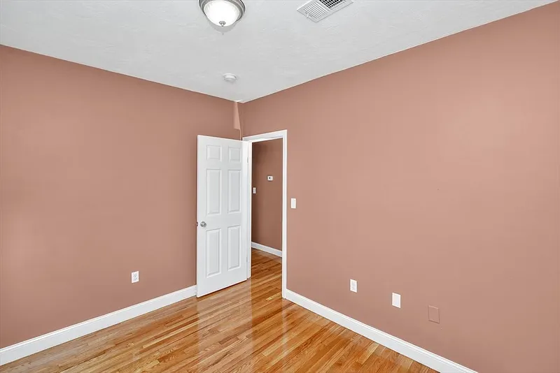 15 Kenberma Road  #2 Photo 6