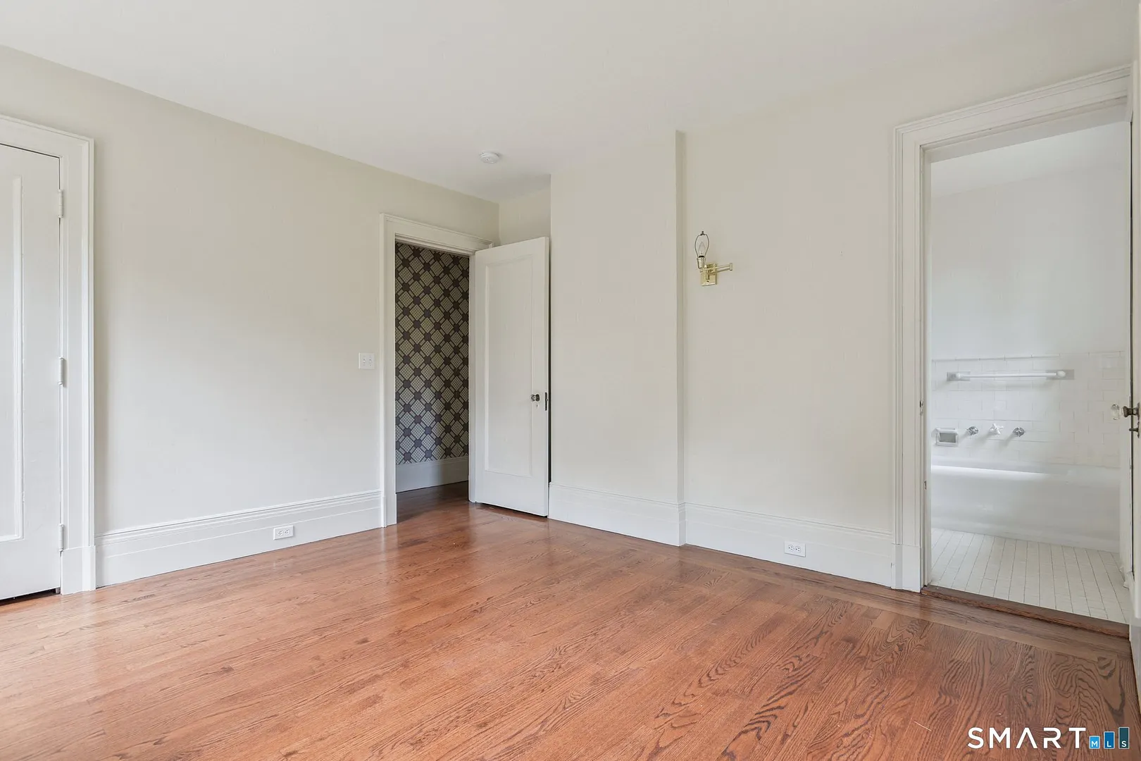 1056 Whitney Avenue Photo 32