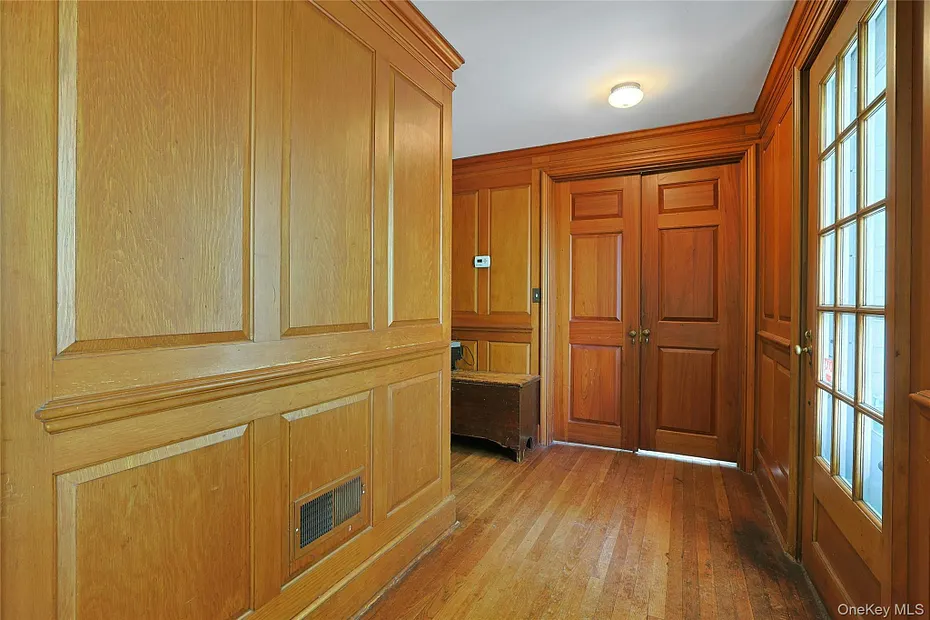 982 Bradley Parkway Photo 22
