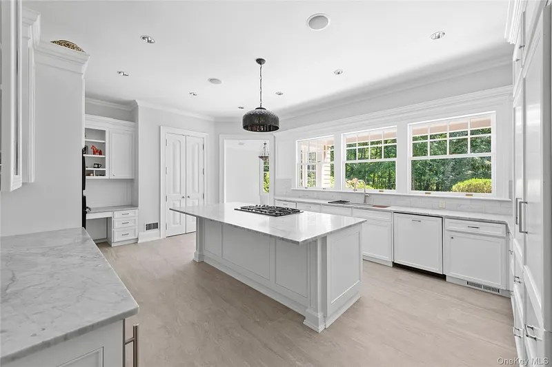 284 W Patent Road Photo 6