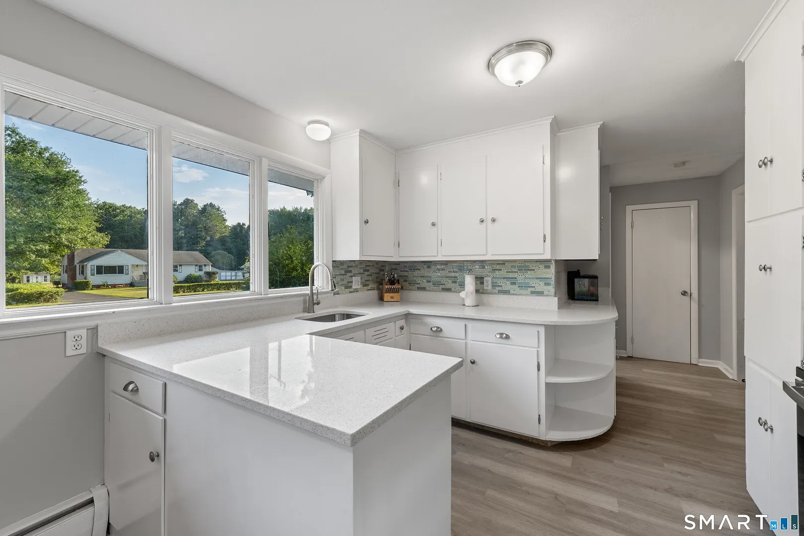 24 East Wintonbury Avenue Photo 4