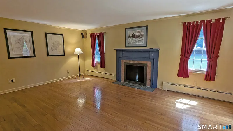 25 1/2 Edgerton Street Photo 3