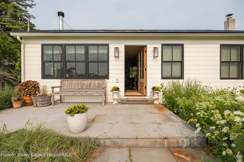 476 South Road Photo 3