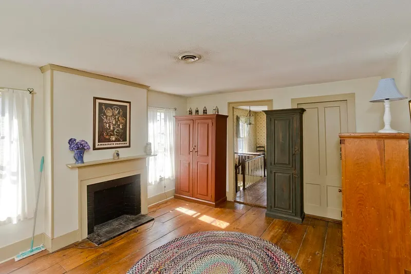 40 Somers Rd Photo 11