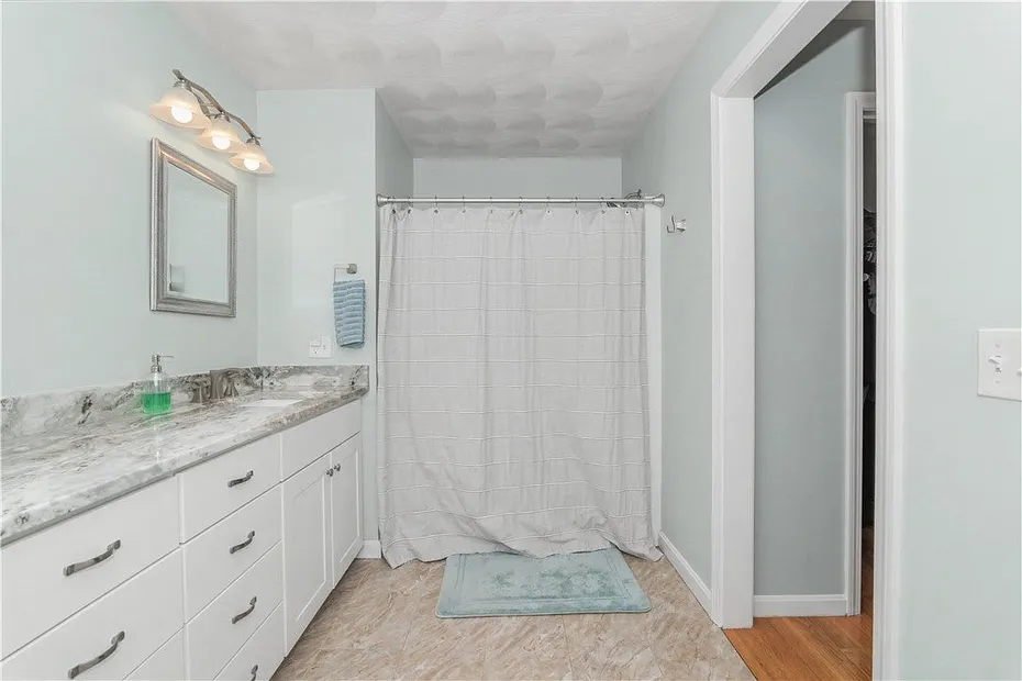 100 Franklin Road Photo 33