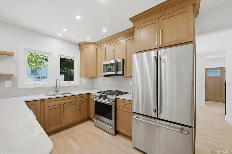 42 Euclid Avenue Photo 7