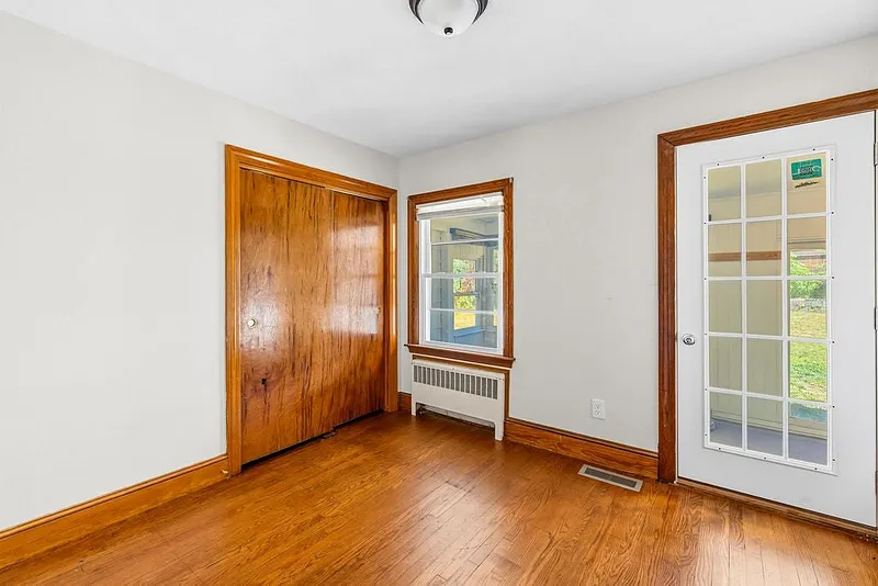 118 Summit Avenue Photo 13