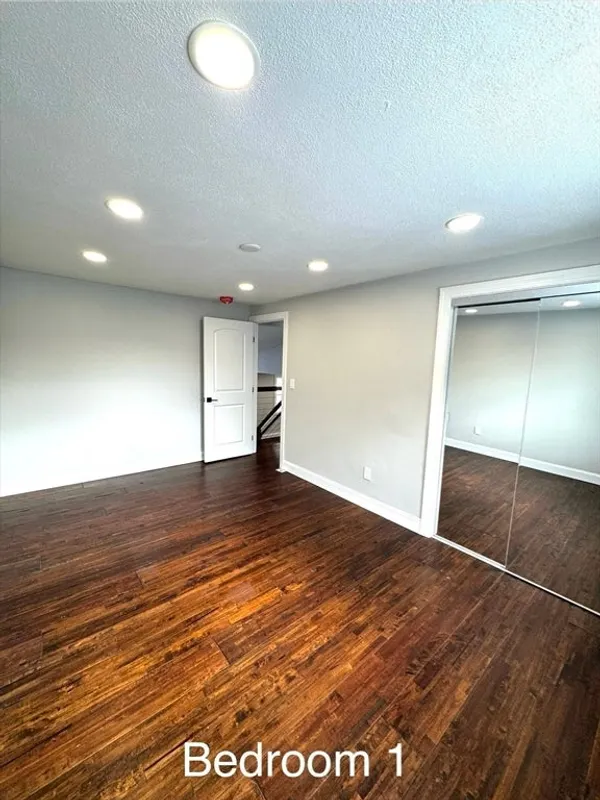 76 Foster St Photo 17
