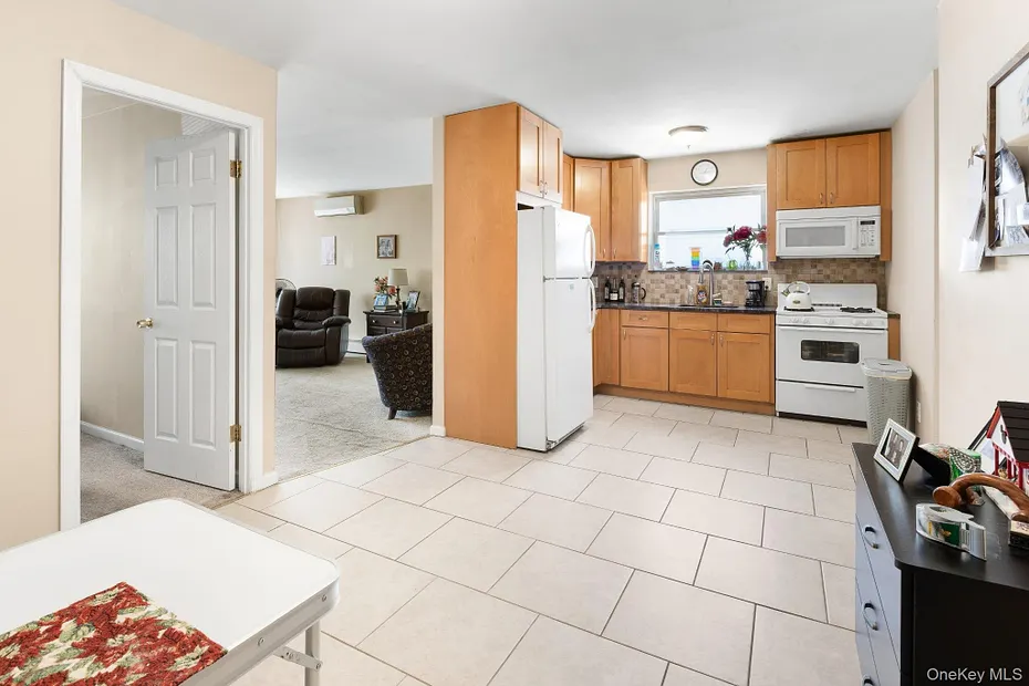 2562 Seymour Avenue Photo 30