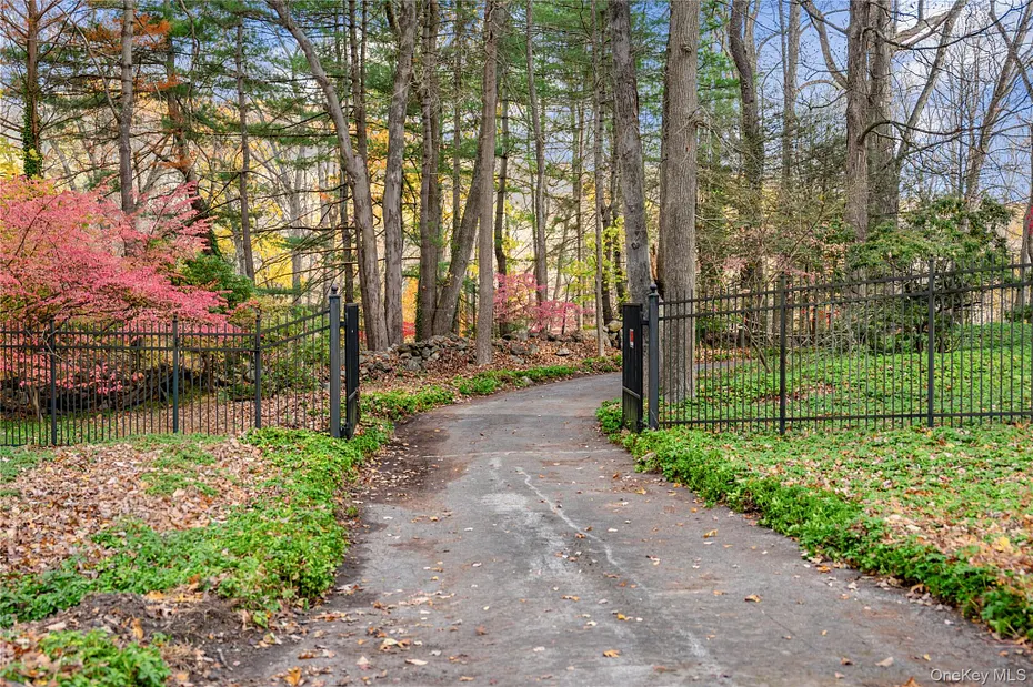 115 Old Roaring Brook Road Photo 16