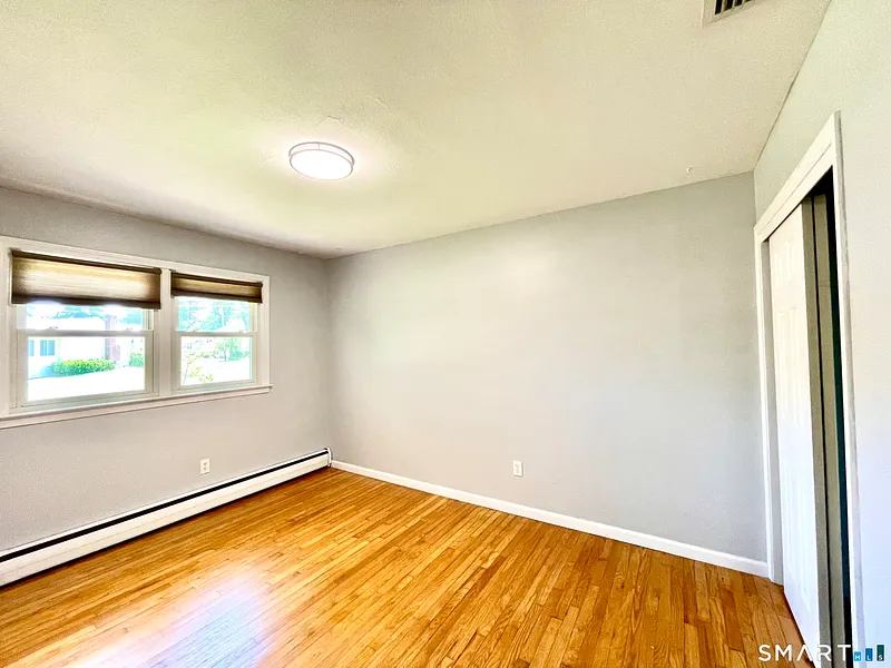 35 Woodmont Road Photo 20