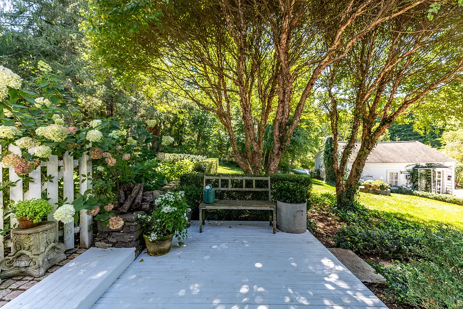 135 Wykeham Road Photo 3