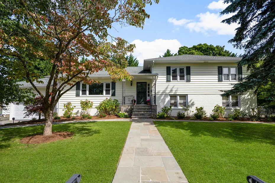 30 Antler Place Photo 1