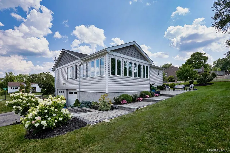 8 Carroll Drive Photo 8