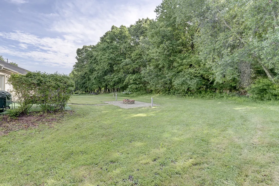 300 Hilltop Road Photo 37