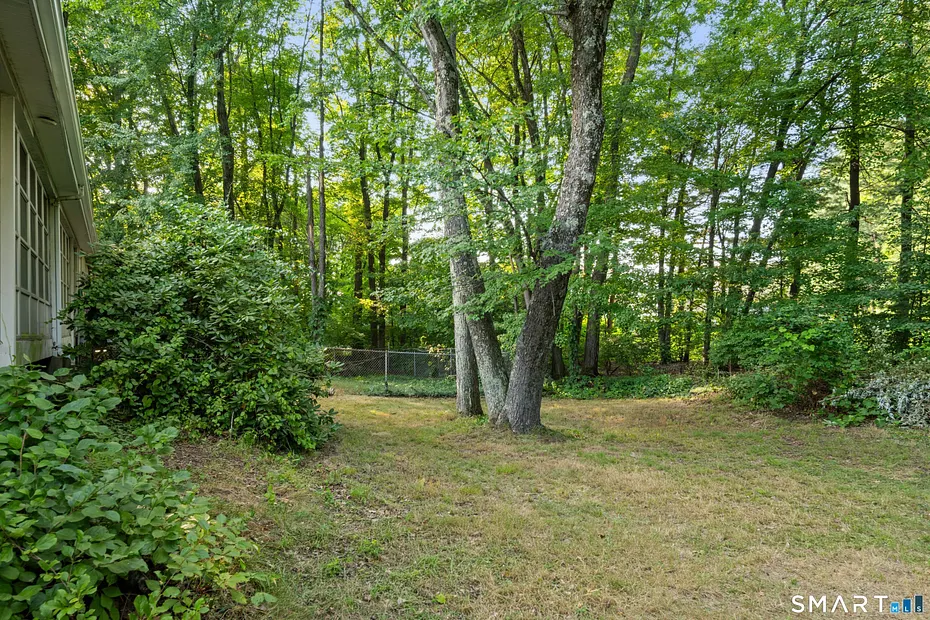 24 East Wintonbury Avenue Photo 15