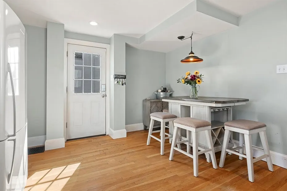 30 Rockland St Photo 3