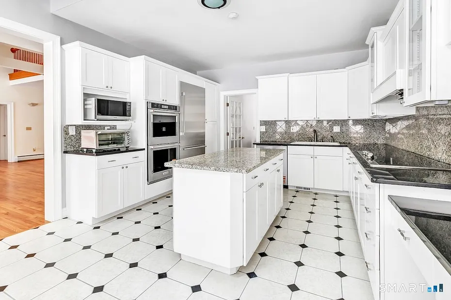 461 Amity Road Photo 18