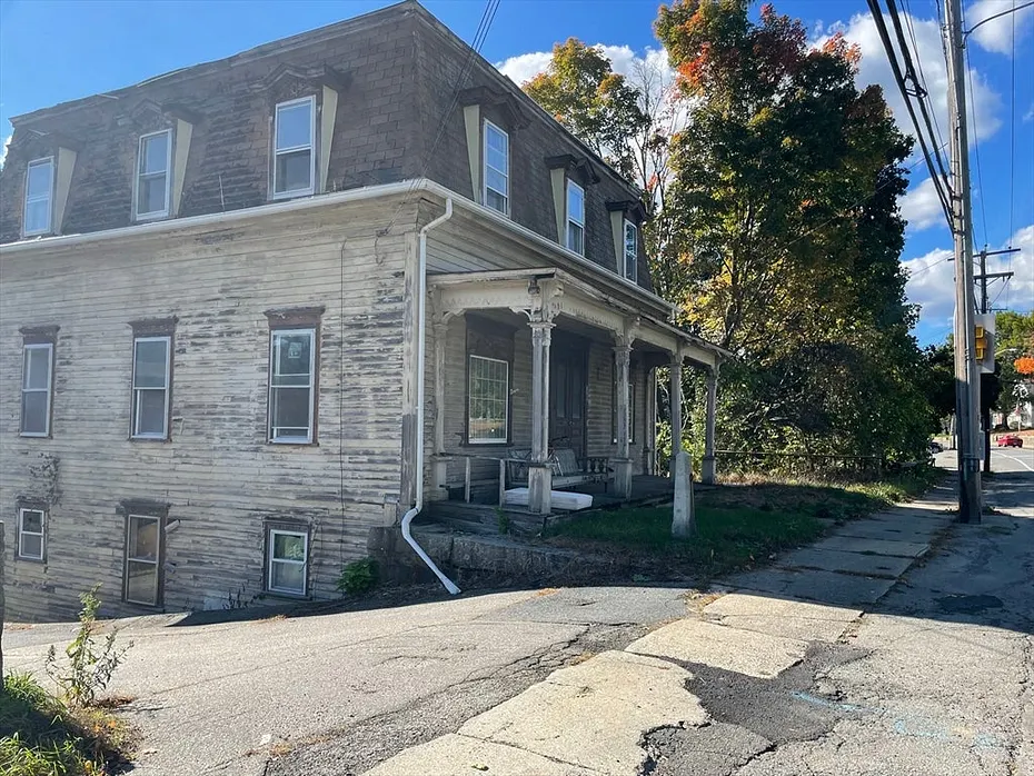 128 Linwood Ave Photo 9
