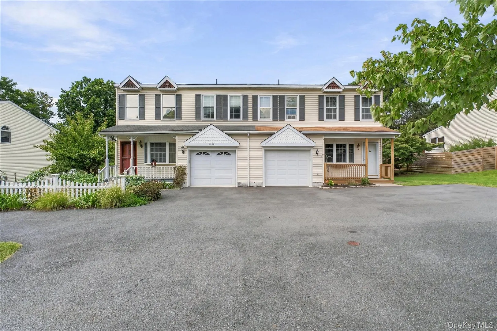 1069 Wolcott Avenue Photo 3