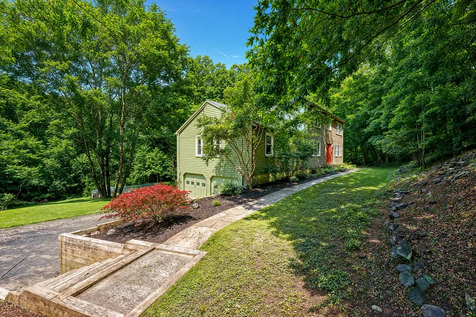 26 Mountain Laurel Lane Photo 1