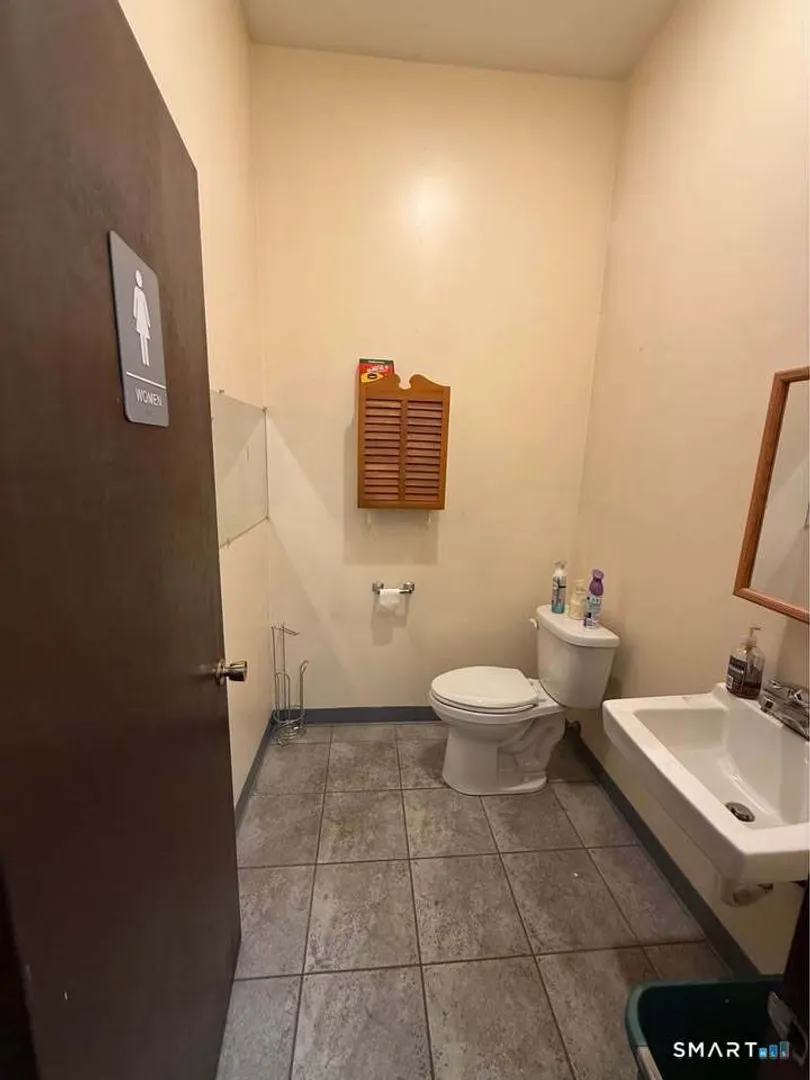 29 Seemans Lane Photo 10