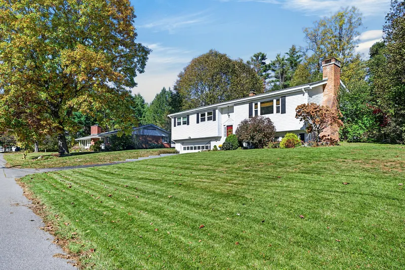144 Lindley Ter Photo 2