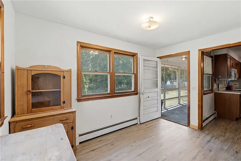 42 Charles Avenue Photo 16