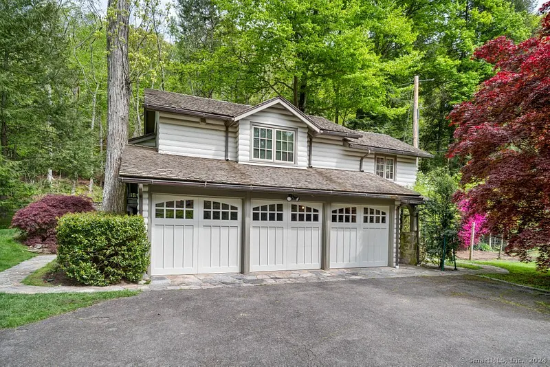 Stamford Single Family Photo 25