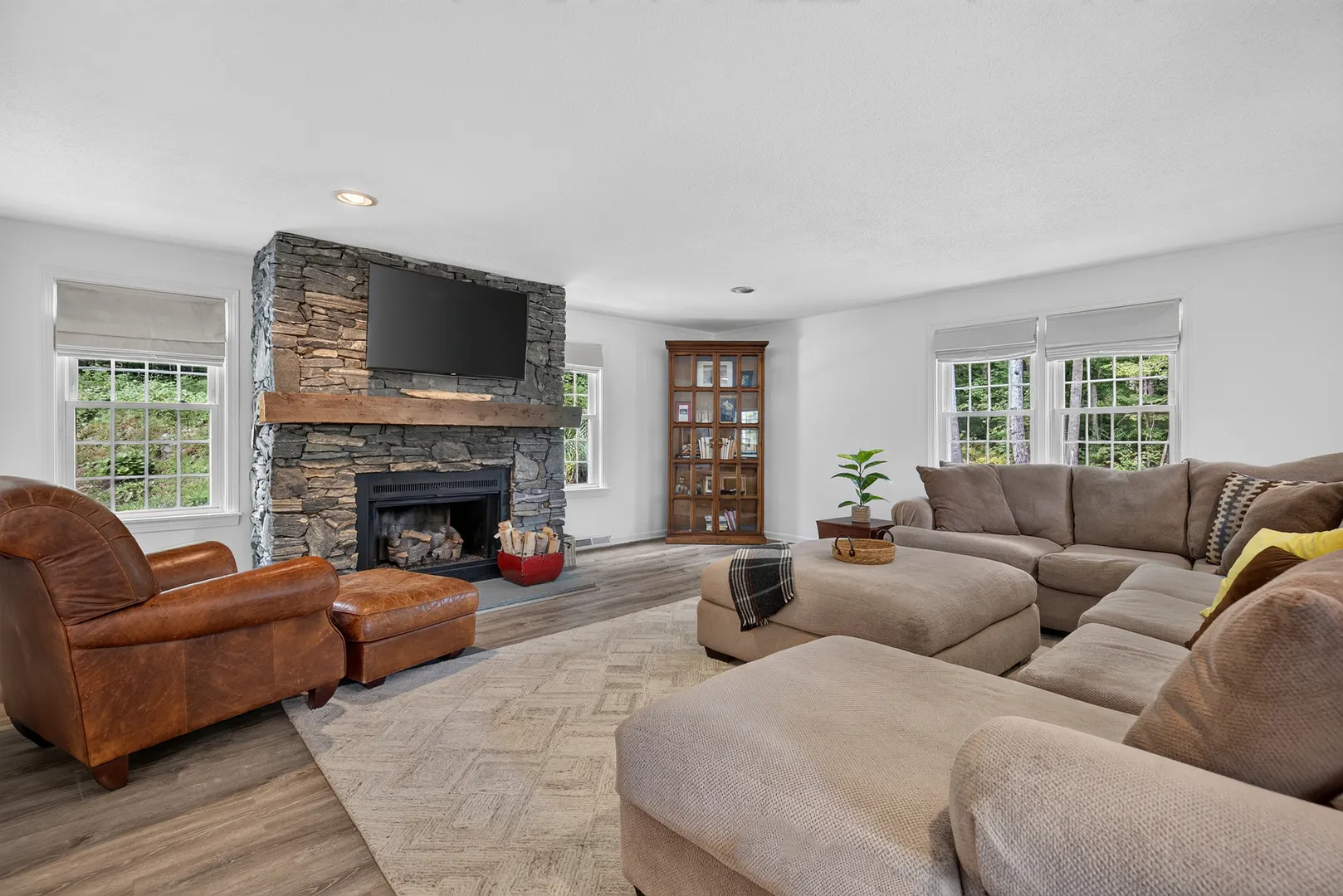 42 Concord Drive Photo 13