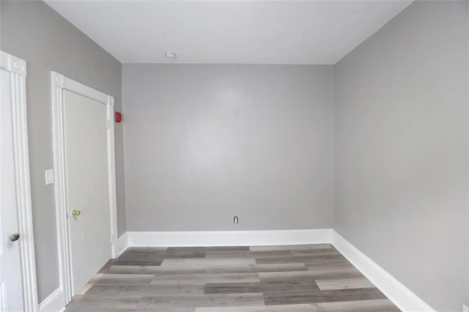 686 Broadway  #2R Photo 8