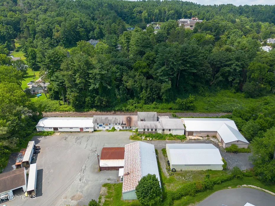 20 Maple Ave Photo 19