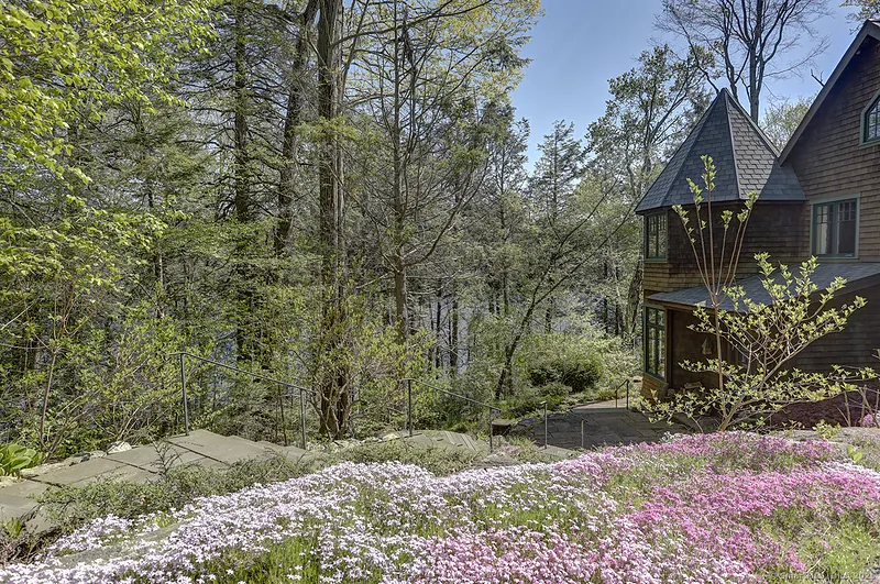 152 Tower Hill Road Photo 2