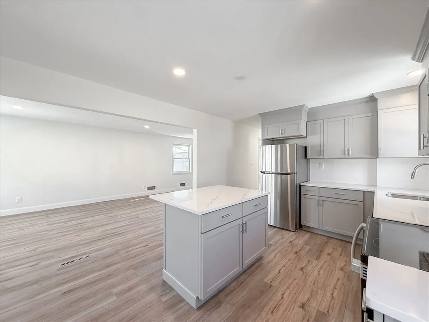 31 Millard Ave Photo 10